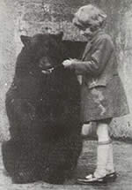 Christopher Robin Milne y la osa Winnie